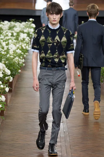 Look 9